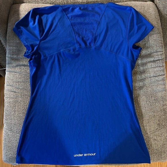 Under Amour Top. - Picture 3 of 3